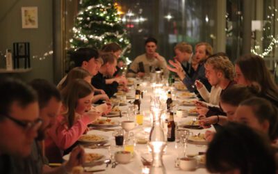 Fotoreportage: Jongeren houden eigen kerstdiner